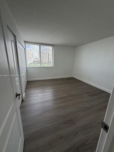 For Rent: $2,900 (3 beds, 2 baths, 1205 Square Feet)
