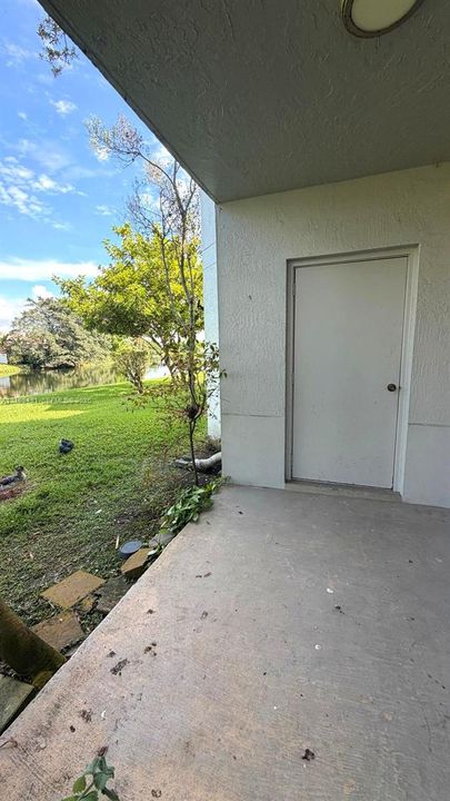 For Rent: $2,550 (3 beds, 2 baths, 1305 Square Feet)