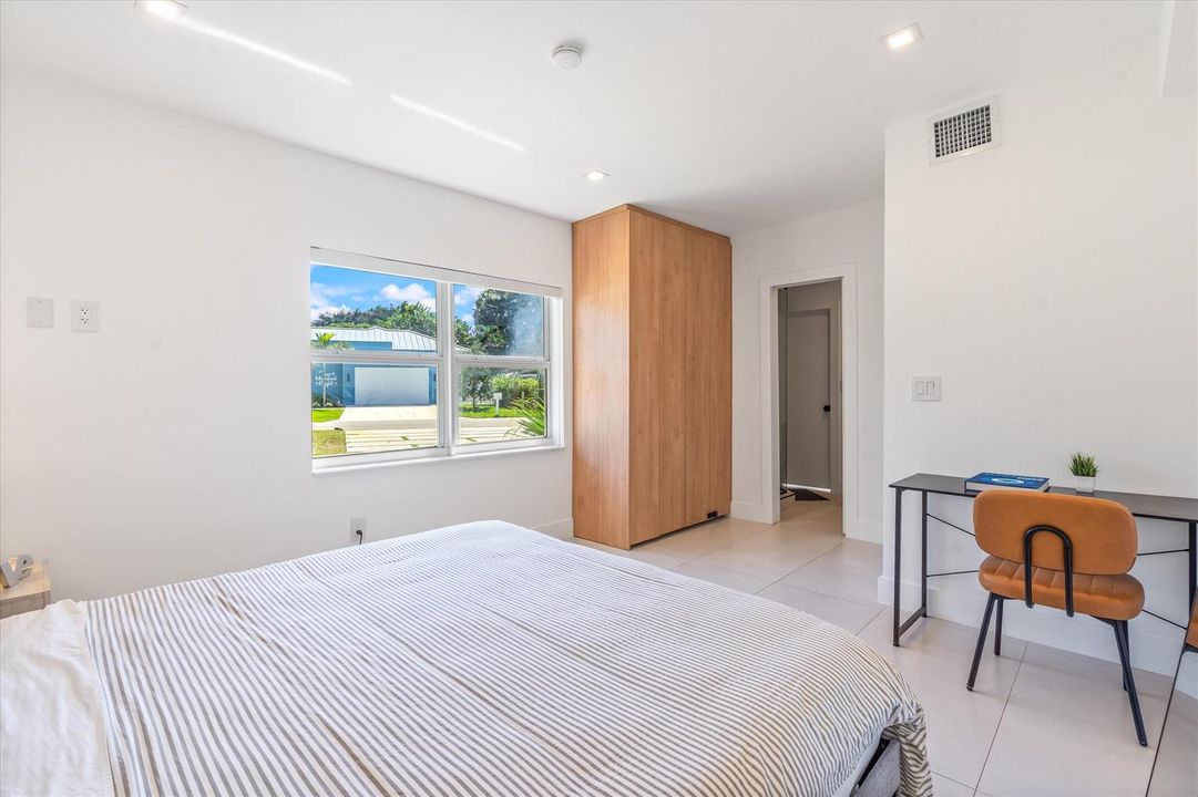 25-209 NE 27TH DRIVE WILTON MANORS, FL-5