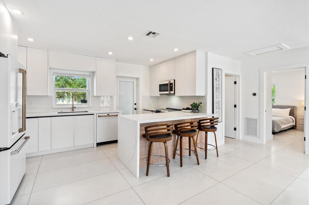 08-209 NE 27TH DRIVE WILTON MANORS, FL-5