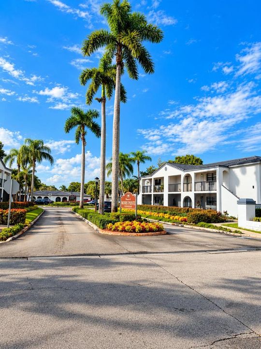 Moors Pointe Tropical Entrance (1)
