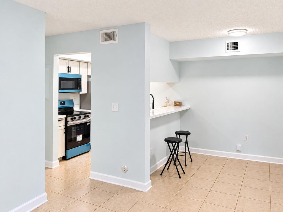 Bright Modern Kitchen and Dining Nook
