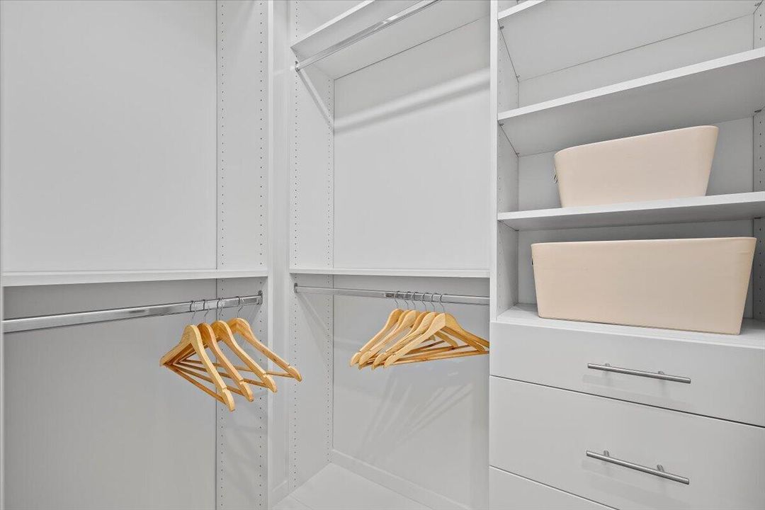 Custom Closet 2 in Primary