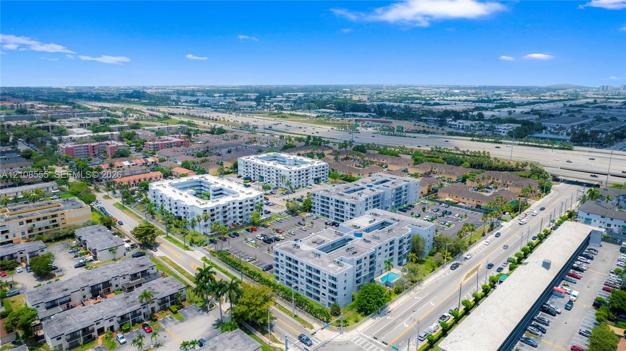 В аренду: $2,600 (2 спален, 2 ванн, 1050 Квадратных фут)