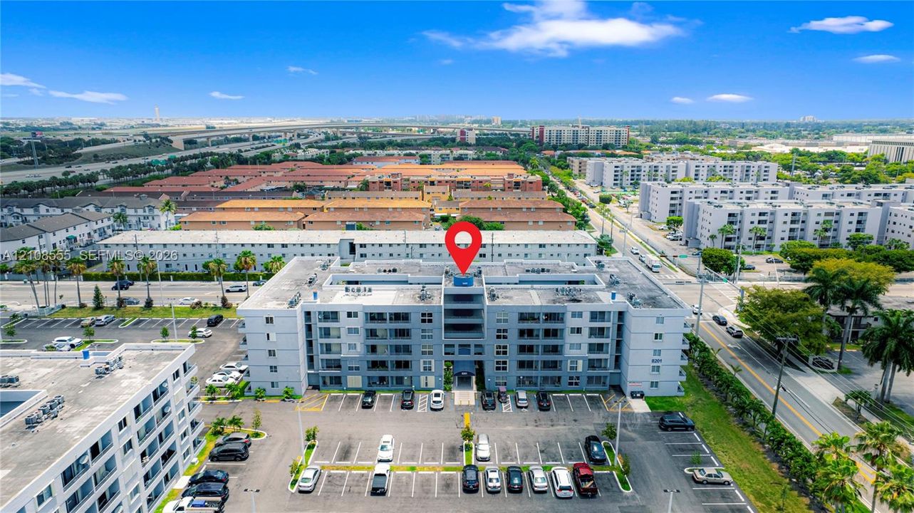 В аренду: $2,600 (2 спален, 2 ванн, 1050 Квадратных фут)