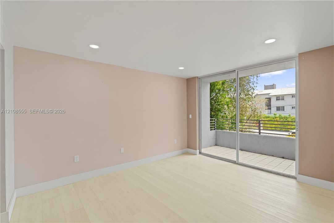 В аренду: $2,600 (2 спален, 2 ванн, 1050 Квадратных фут)