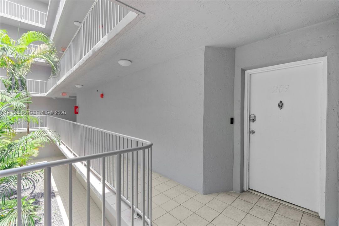 В аренду: $2,600 (2 спален, 2 ванн, 1050 Квадратных фут)