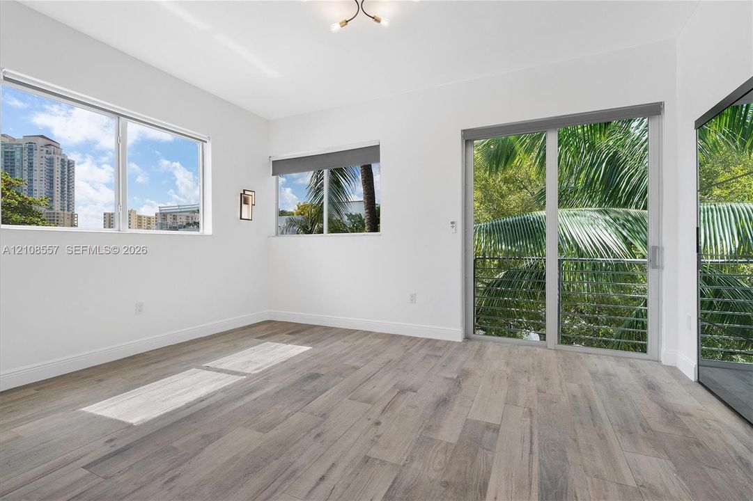 For Sale: $2,075,000 (2 beds, 3 baths, 1590 Square Feet)