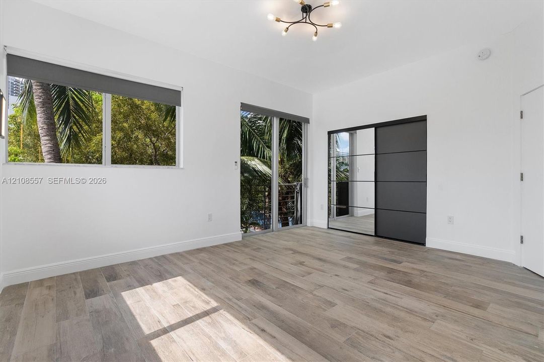 For Sale: $2,075,000 (2 beds, 3 baths, 1590 Square Feet)