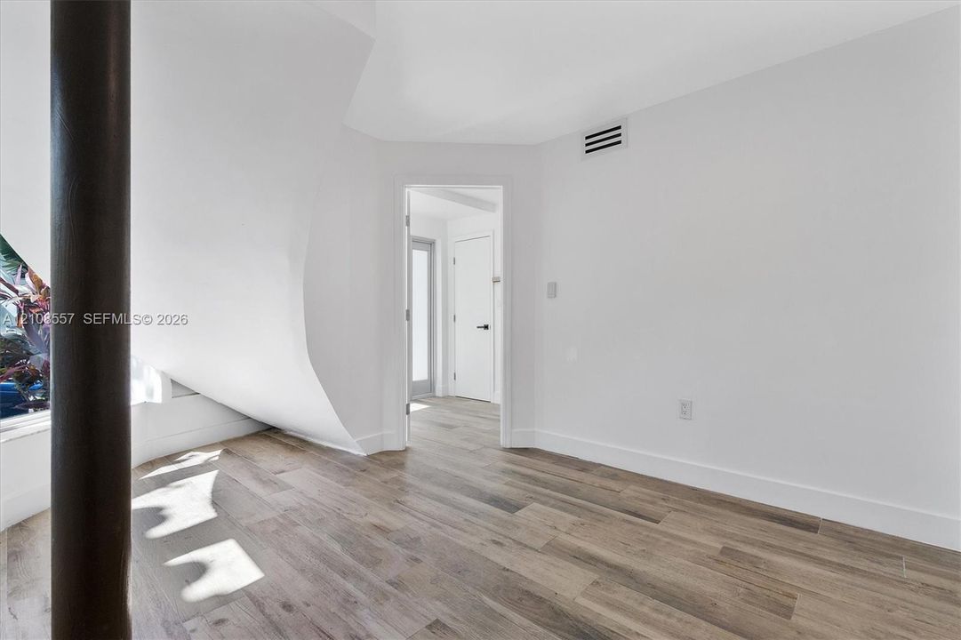 For Sale: $2,075,000 (2 beds, 3 baths, 1590 Square Feet)