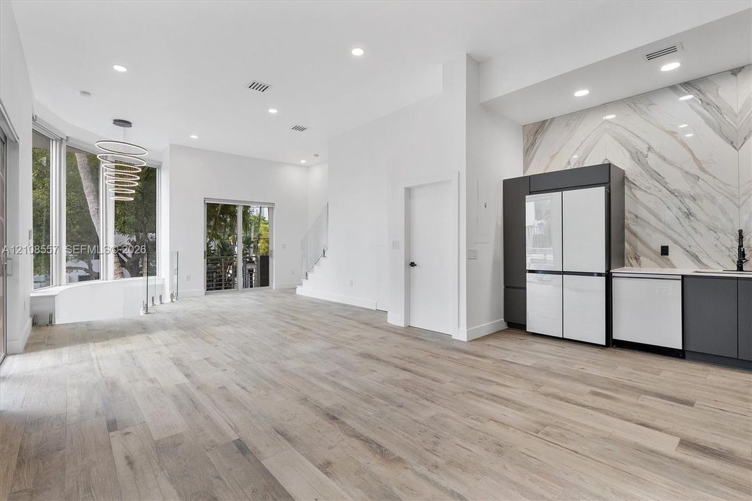 For Sale: $2,075,000 (2 beds, 3 baths, 1590 Square Feet)