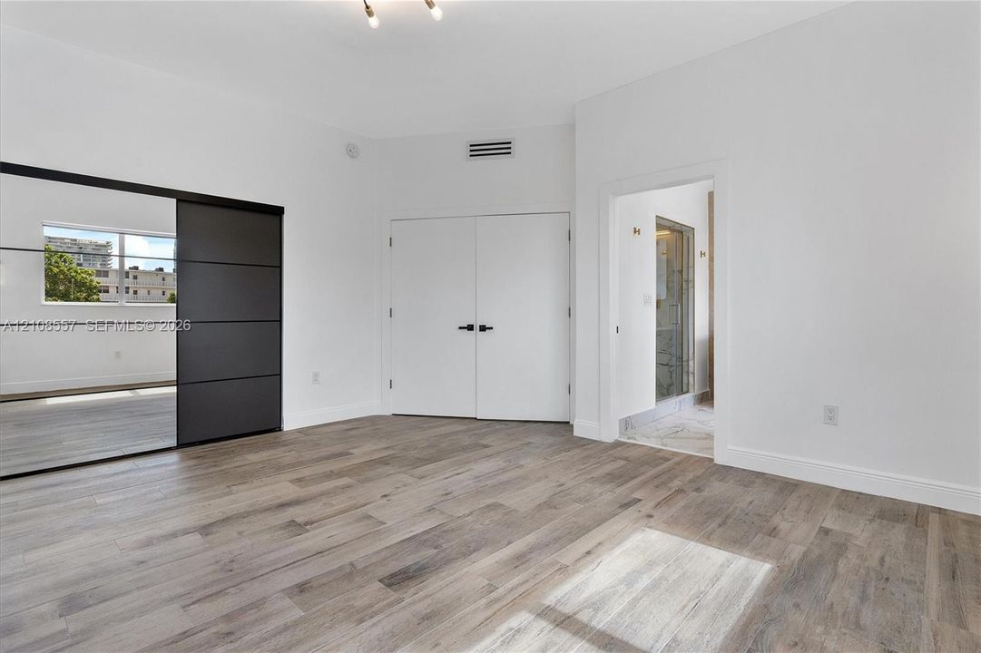 For Sale: $2,075,000 (2 beds, 3 baths, 1590 Square Feet)
