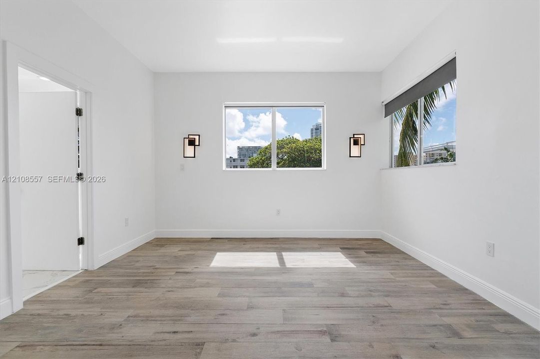 For Sale: $2,075,000 (2 beds, 3 baths, 1590 Square Feet)