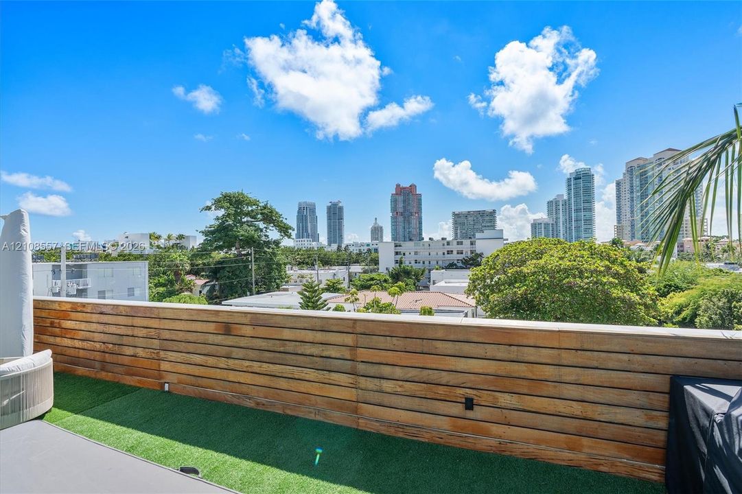 For Sale: $2,075,000 (2 beds, 3 baths, 1590 Square Feet)