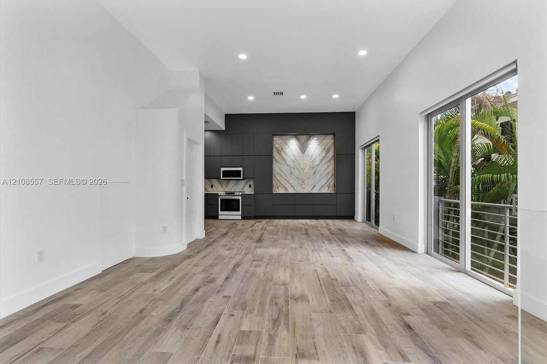 For Sale: $2,075,000 (2 beds, 3 baths, 1590 Square Feet)