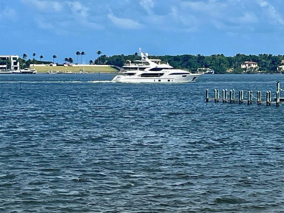 yachtandmanalapanmansions