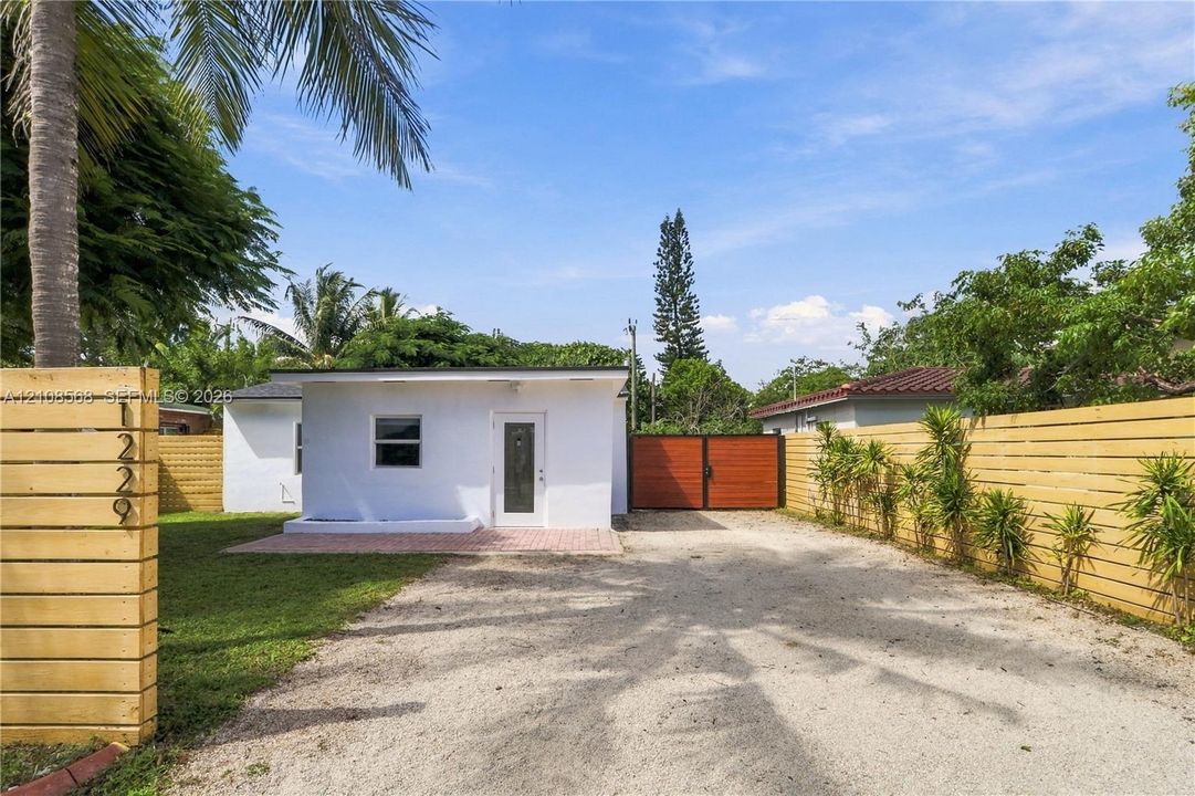 В аренду: $2,700 (3 спален, 1 ванн, 1016 Квадратных фут)