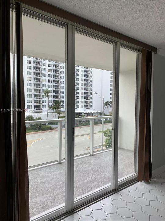 В аренду: $3,500 (2 спален, 2 ванн, 1296 Квадратных фут)