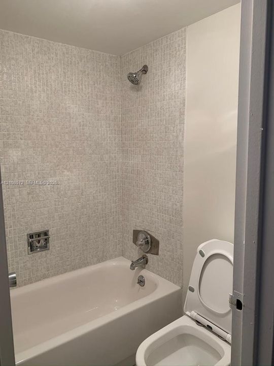 В аренду: $3,500 (2 спален, 2 ванн, 1296 Квадратных фут)