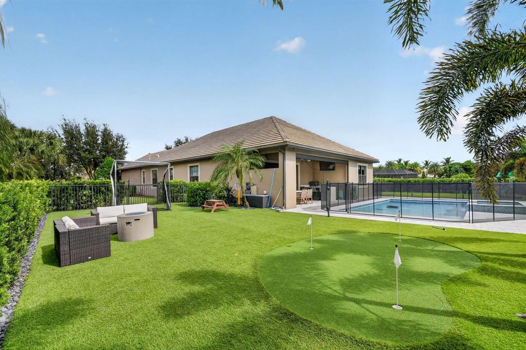 Putting Green & Fire Pit