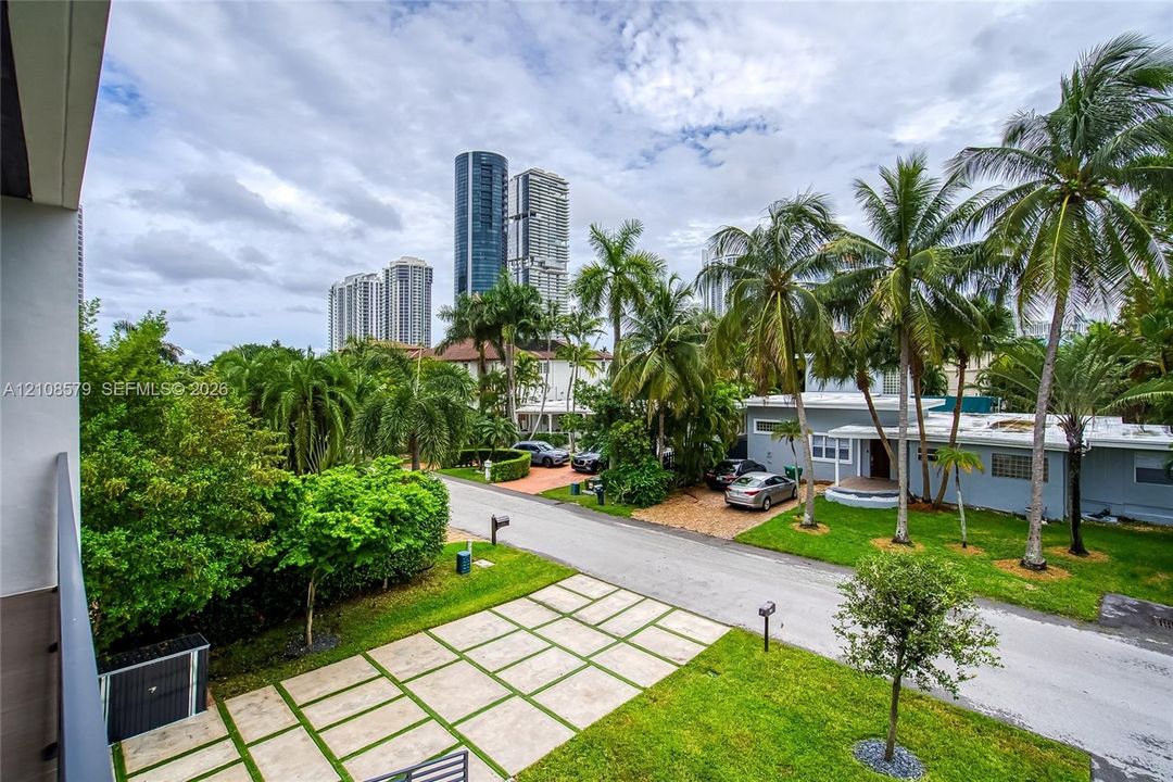 For Rent: $35,000 (5 beds, 5 baths, 3779 Square Feet)