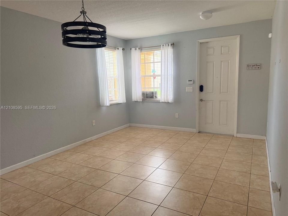 For Rent: $2,800 (3 beds, 2 baths, 1733 Square Feet)