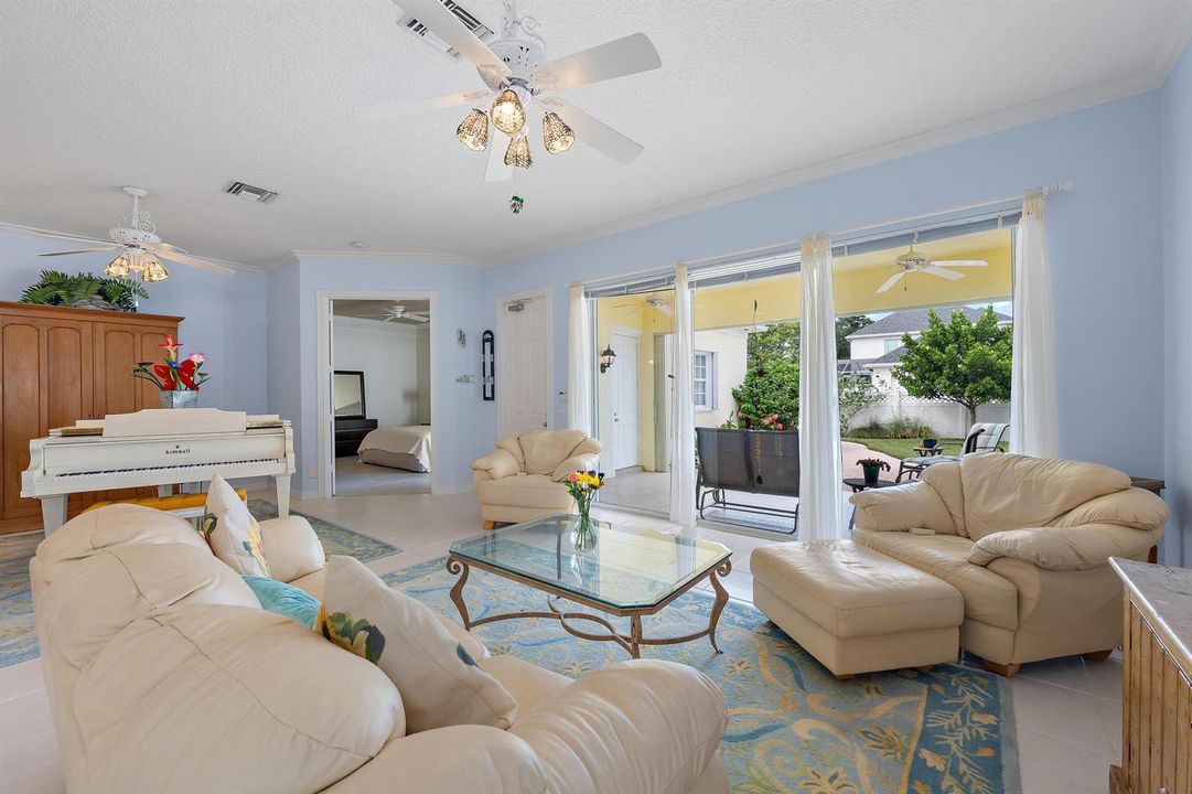 244 Honeysuckle Dr-21