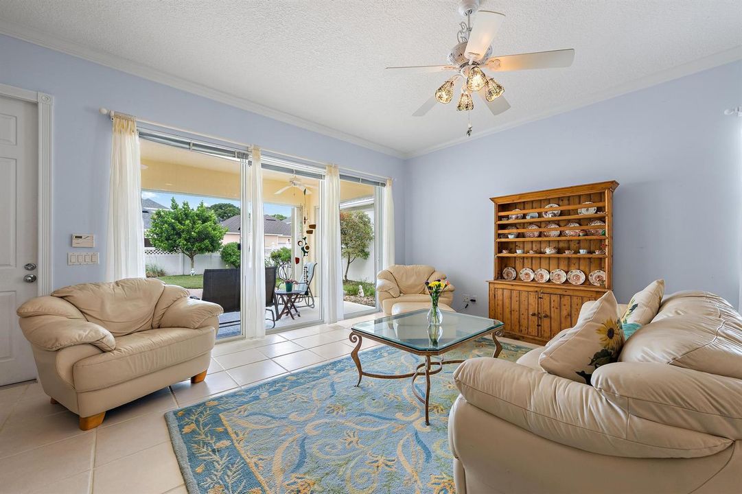 244 Honeysuckle Dr-18