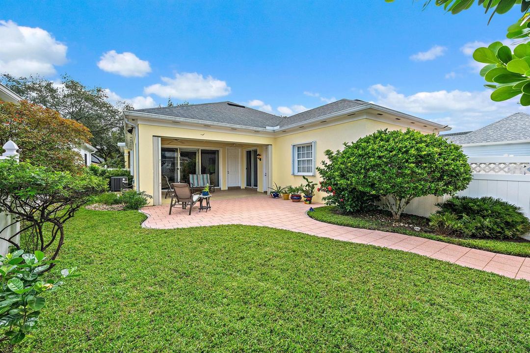 244 Honeysuckle Dr-17