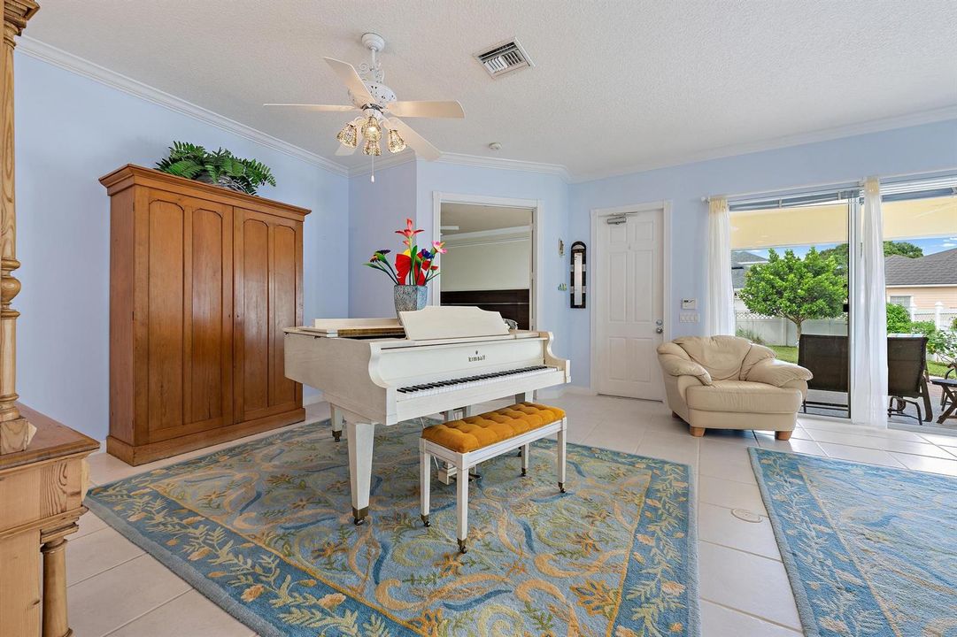 244 Honeysuckle Dr-22