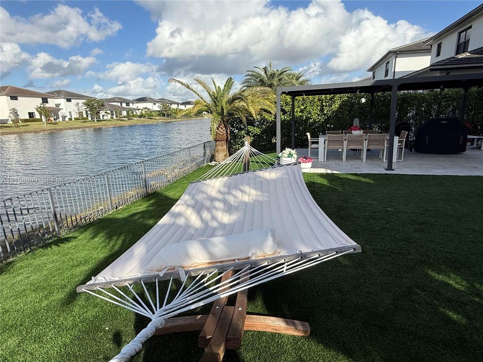 For Sale: $1,600,000 (5 beds, 4 baths, 3633 Square Feet)