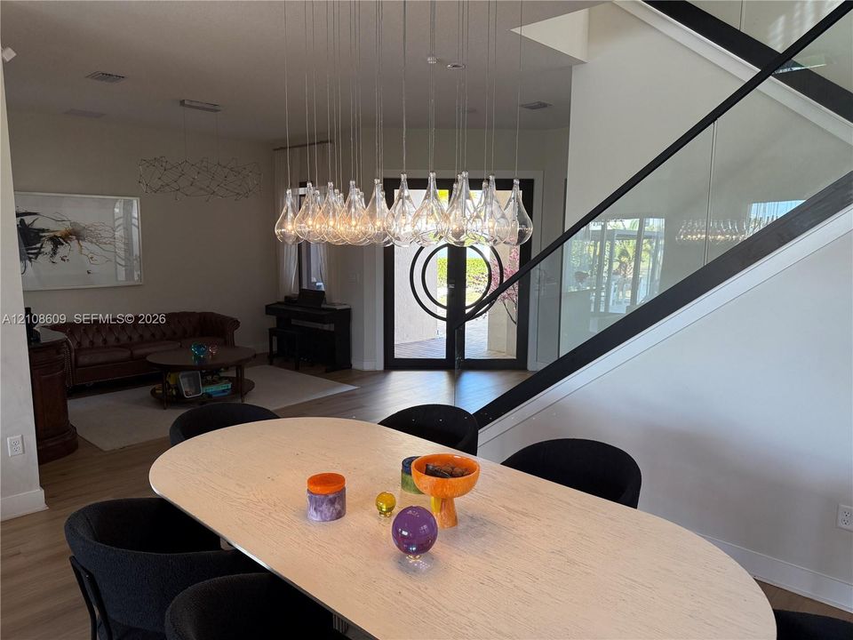 For Sale: $1,600,000 (5 beds, 4 baths, 3633 Square Feet)