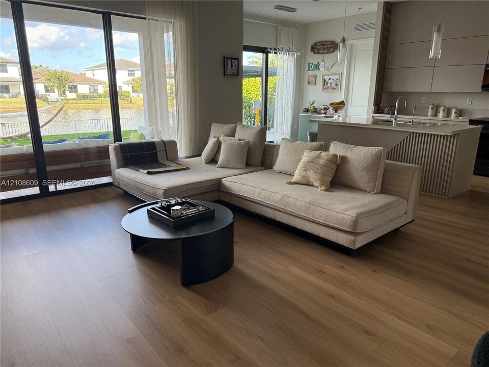 For Sale: $1,600,000 (5 beds, 4 baths, 3633 Square Feet)