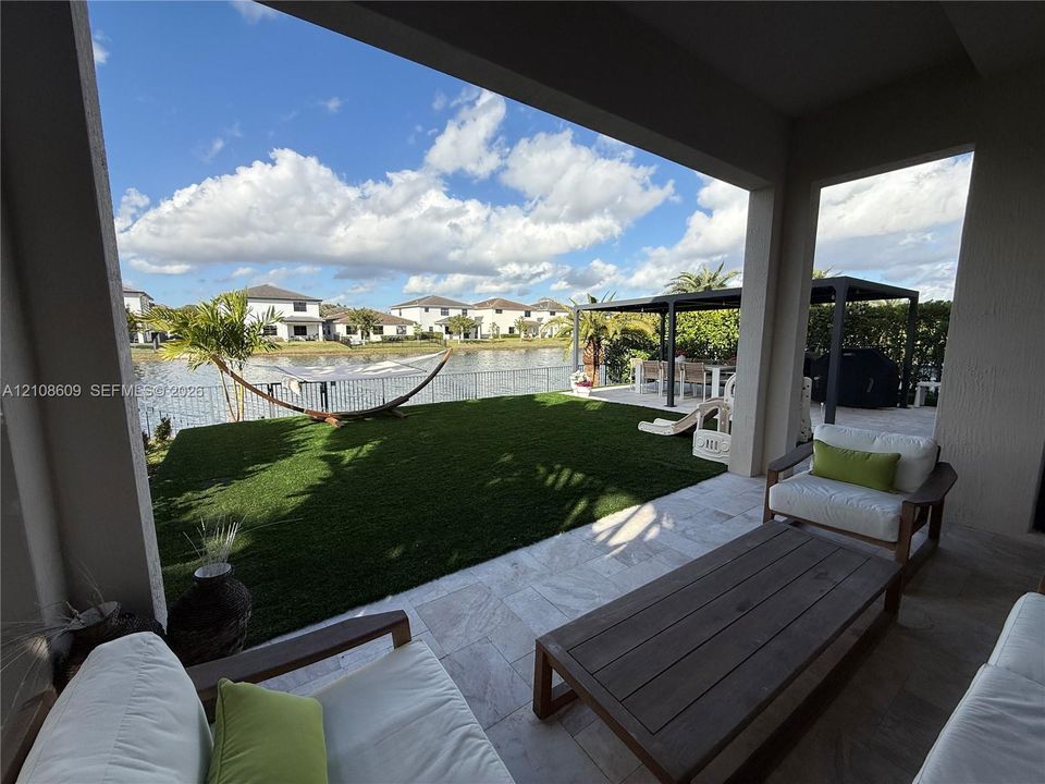 For Sale: $1,600,000 (5 beds, 4 baths, 3633 Square Feet)