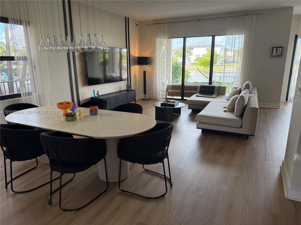 For Sale: $1,600,000 (5 beds, 4 baths, 3633 Square Feet)