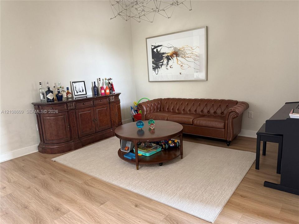 For Sale: $1,600,000 (5 beds, 4 baths, 3633 Square Feet)