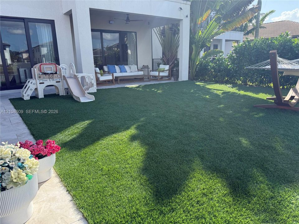 For Sale: $1,600,000 (5 beds, 4 baths, 3633 Square Feet)