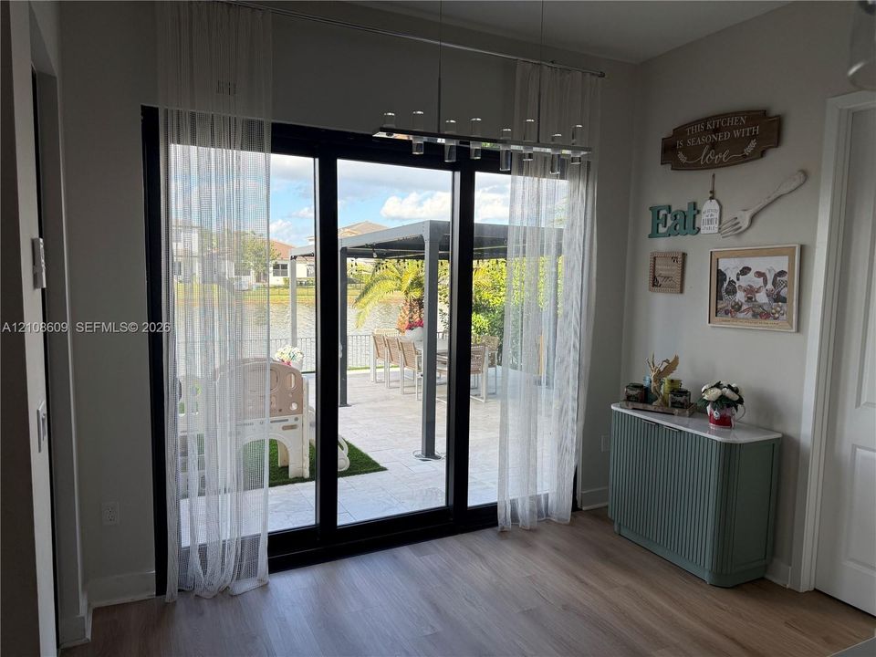 For Sale: $1,600,000 (5 beds, 4 baths, 3633 Square Feet)