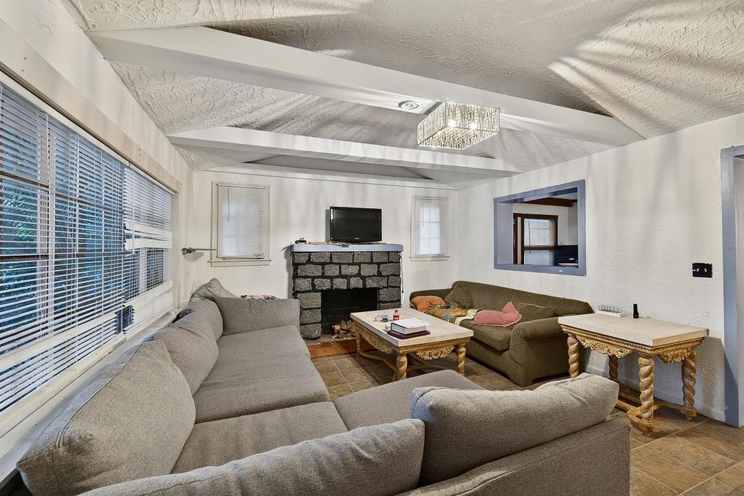 2327 Polk St Unit A (3)