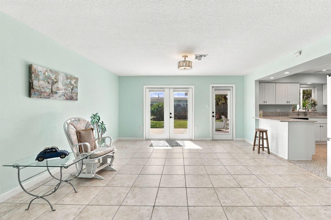 11-web-or-mls-139-Ellwood-Ave-5