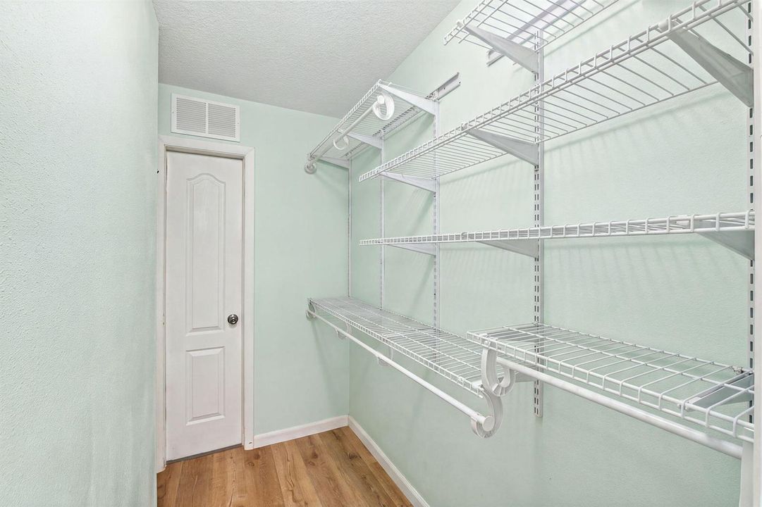 31-web-or-mls-139-Ellwood-Ave-25