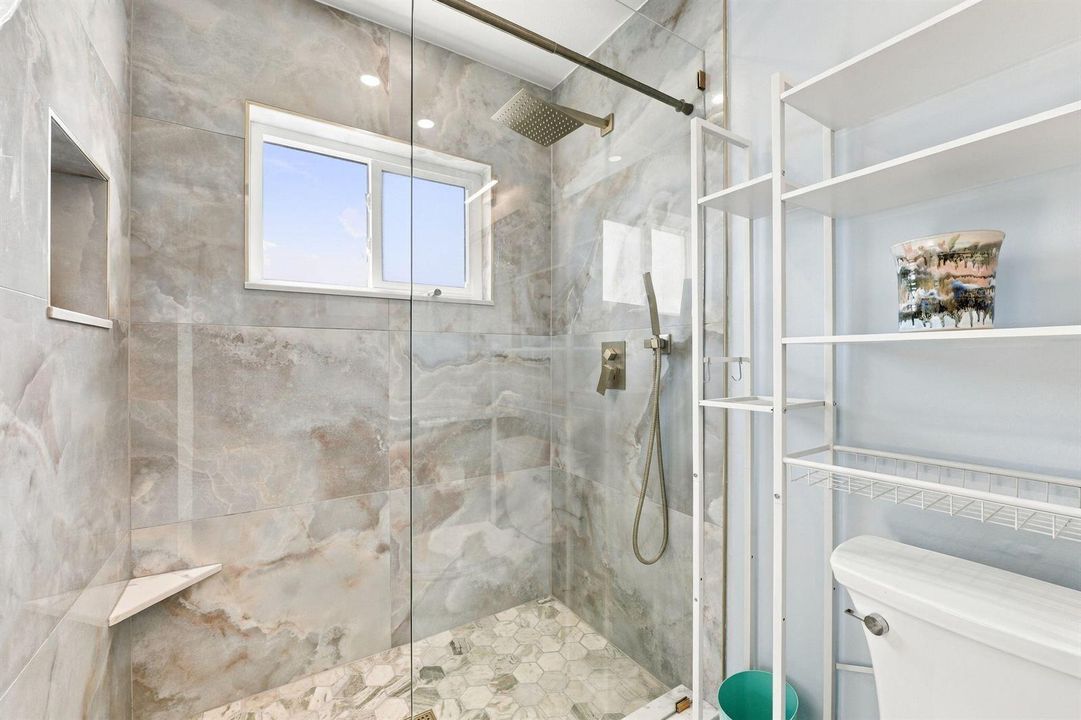30-web-or-mls-139-Ellwood-Ave-24