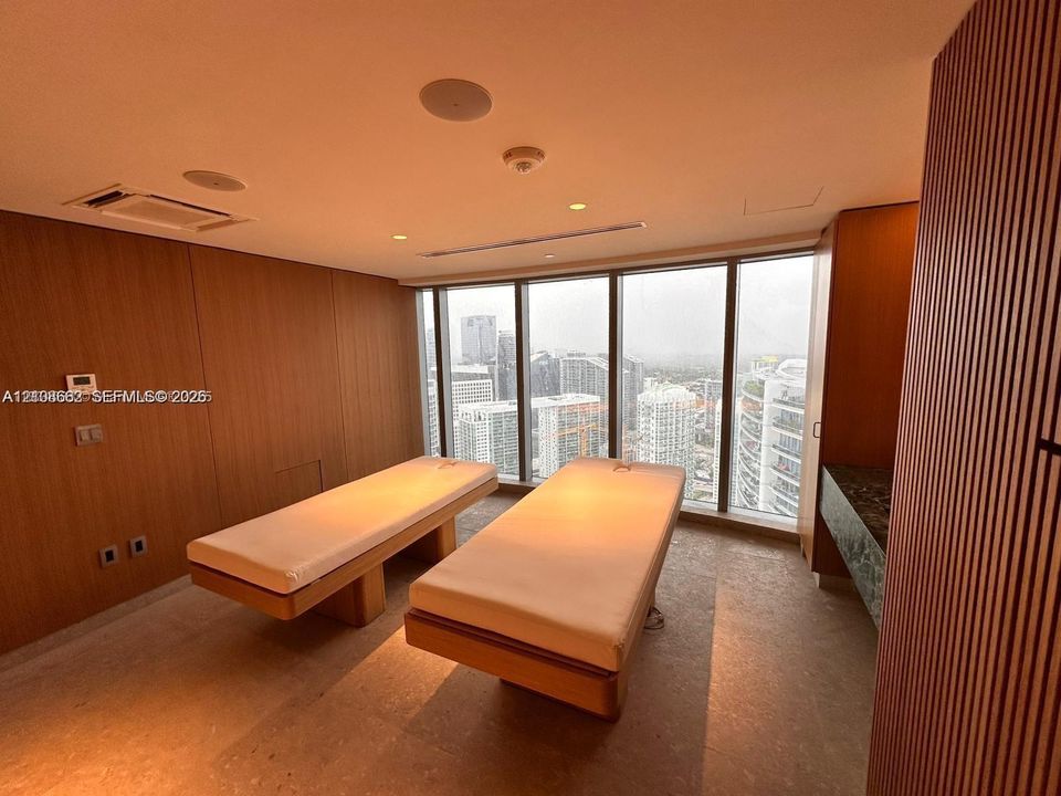 For Rent: $9,969 (2 beds, 2 baths, 1437 Square Feet)