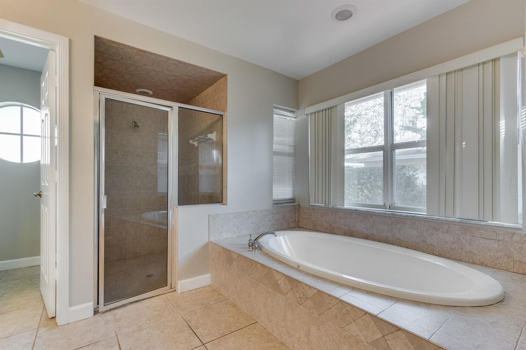 14185GreentreeDr-14