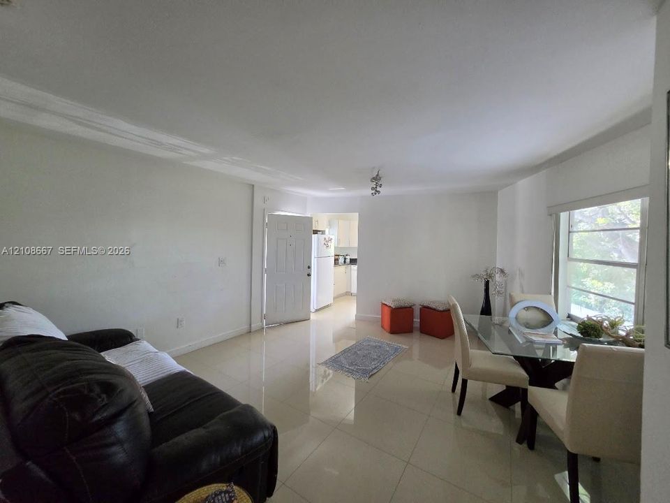 En Renta: $2,150 (2 camas, 1 baños, 750 Pies cuadrados)