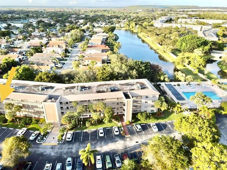 1901 BUILDING NEXT TO POOL!