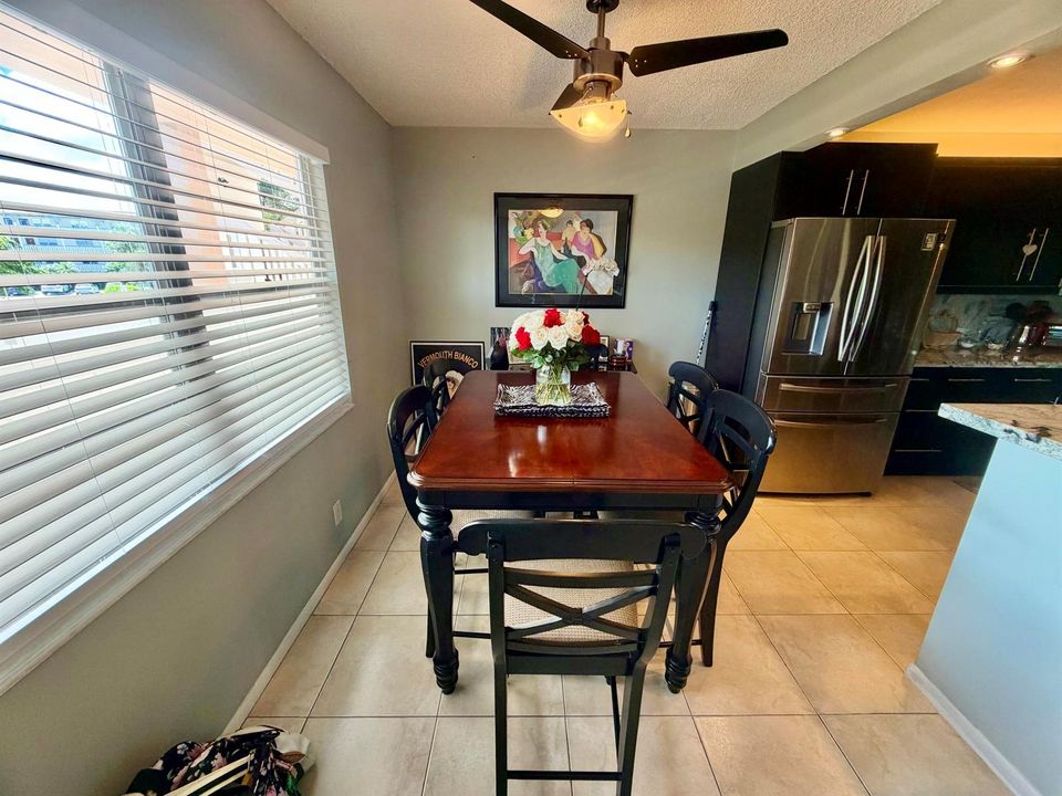 ELEGANT DINING SPACE