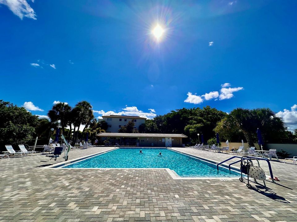 BERMUDA VILAGE NEW POOL!