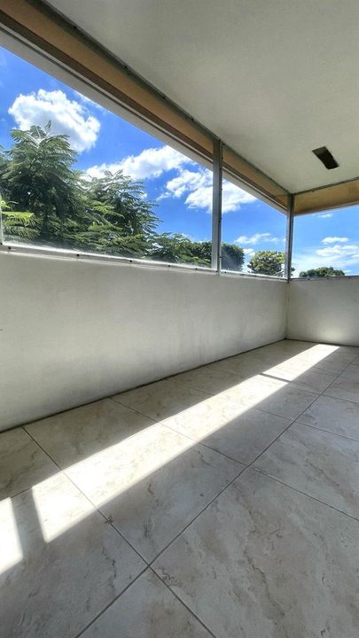 01_Balcony