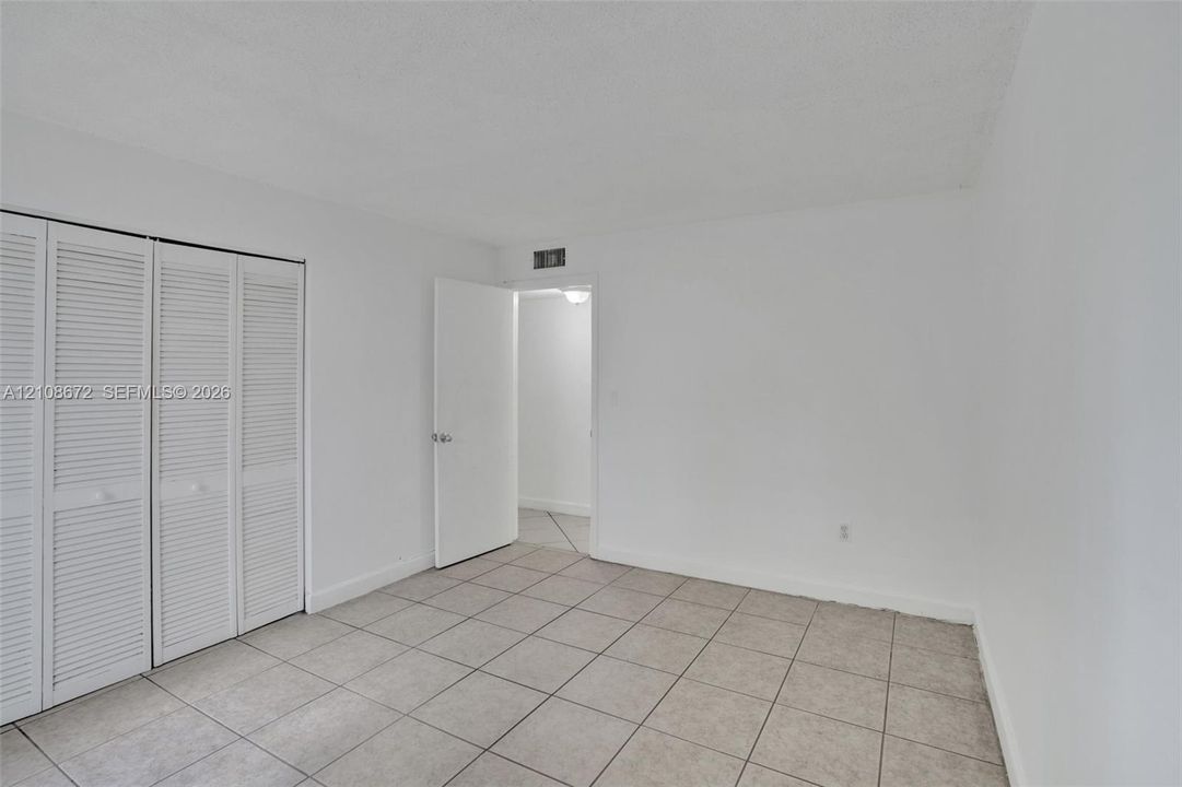 For Sale: $205,000 (1 beds, 1 baths, 671 Square Feet)